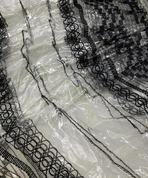 COMME des GARCONS NOIR（コムデギャルソン ノワール）COMME des GARCONS NOIR (コムデギャルソン ノワール) チューブ装飾ビニールスカート ブラック サイズ:Sの古着・服飾アイテム