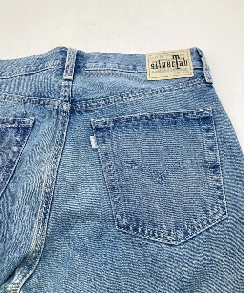 LEVI'S（リーバイス）LEVI'S (リーバイス) SILVER TAB STRAIGHT デニムパンツ インディゴ サイズ:W32×L32の古着・服飾アイテム