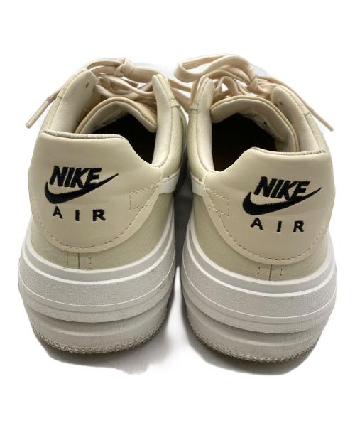 NIKE（ナイキ）NIKE (ナイキ) スニーカー ベージュ サイズ:26㎝の古着・服飾アイテム