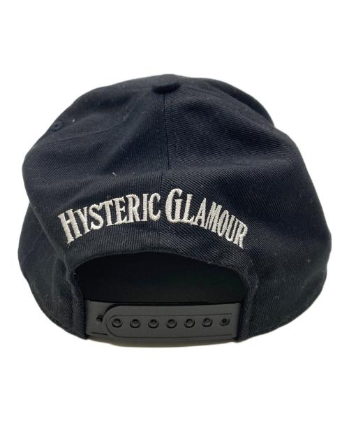 Hysteric Glamour（ヒステリックグラマー）Hysteric Glamour (ヒステリックグラマー) HYS WHISKY刺繍 キャップ ブラック サイズ:Fの古着・服飾アイテム