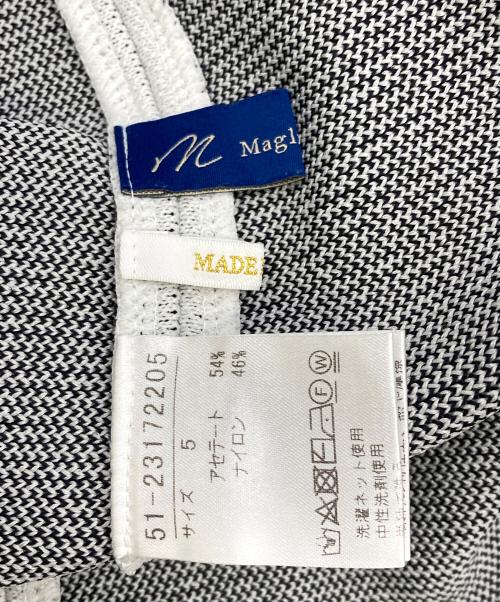 Maglie le cassetto（マーリエ ル カセット）Maglie le cassetto (マーリエ ル カセット) ポロ衿ニットワンピース ホワイト サイズ:FREEの古着・服飾アイテム