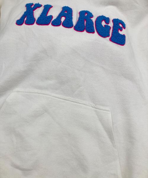X-LARGE（エクストララージ）X-LARGE (エクストララージ) FLOWER PULLOVER HOODED SWEAT ホワイト サイズ:Mの古着・服飾アイテム