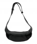 COSコス）の古着「LEATHER PLEATED BELT BAG」｜ブラック