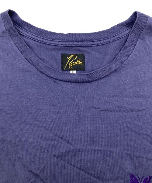 Needles（ニードルズ）Needles (ニードルズ) JOURNAL STANDARD (ジャーナルスタンダード) パピヨン エンブロイダリー 刺繍 クルーネック 半袖Tシャツ パープル サイズ:Lの古着・服飾アイテム