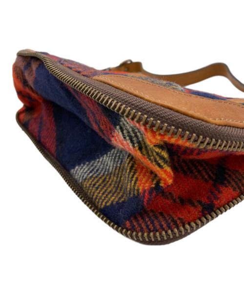 BURBERRY BLUE LABEL（バーバリーロンドンブルーレーベル）BURBERRY BLUE LABEL (バーバリーロンドンブルーレーベル) チェックロゴショルダーバッグ レッドの古着・服飾アイテム