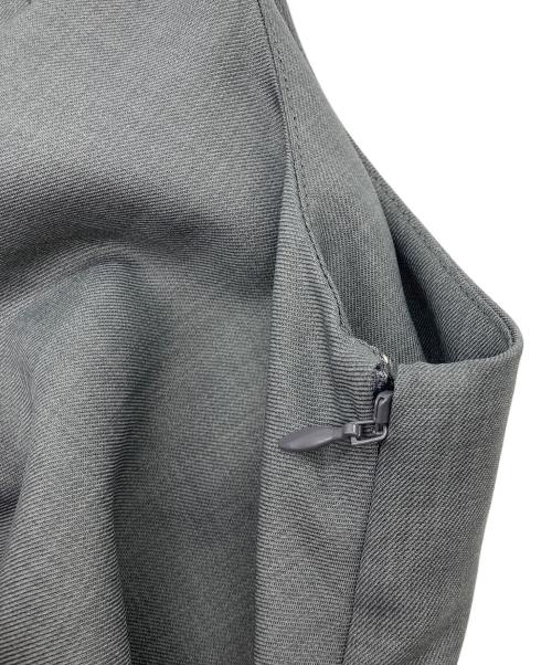 anuans（アニュアンス）anuans (アニュアンス) ツイストギャザーワンピース グレー サイズ:Mの古着・服飾アイテム