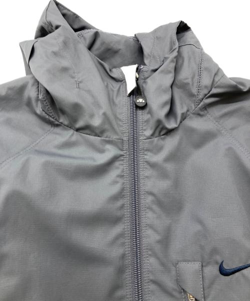 NIKE（ナイキ）NIKE (ナイキ) ナイロンジャケット ライトグレー サイズ:Sの古着・服飾アイテム