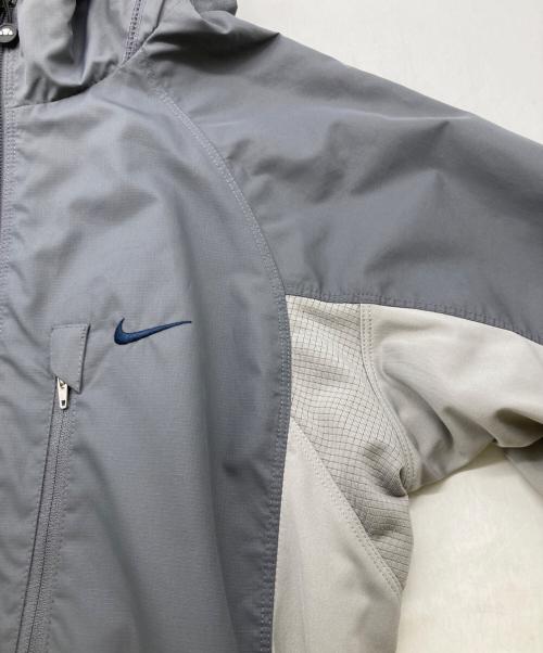 NIKE（ナイキ）NIKE (ナイキ) ナイロンジャケット ライトグレー サイズ:Sの古着・服飾アイテム