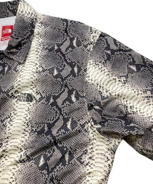 THE NORTH FACE（ザ ノース フェイス）THE NORTH FACE (ザ ノース フェイス) Supreme (シュプリーム) 18SS Snakeskin Taped Seam Coachs Jacket グレー サイズ:Mの古着・服飾アイテム