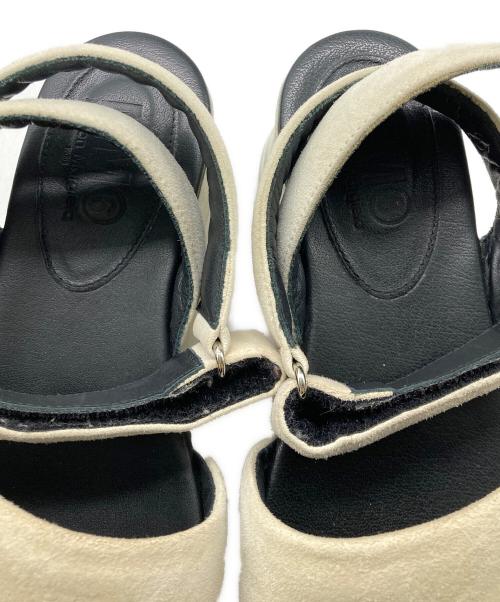 MM6 Maison Margiela（エムエムシックスメゾンマルジェラ）MM6 Maison Margiela (エムエムシックスメゾンマルジェラ) スエードサンダル ベージュ サイズ:不明の古着・服飾アイテム