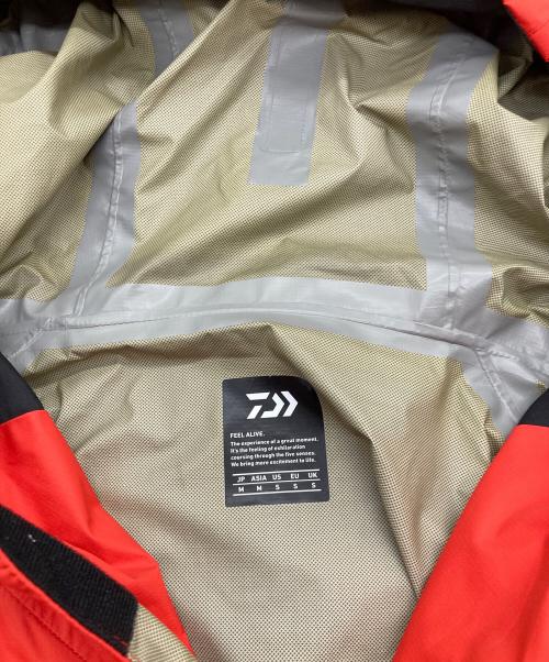 DAIWA（ダイワ）DAIWA (ダイワ) コンパクトレインジャケット レッド サイズ:Mの古着・服飾アイテム