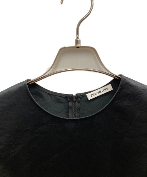 EVERYDAY I LIKE.（エヴリデイ アイ ライク）EVERYDAY I LIKE. (エヴリデイ アイ ライク) Minimal Satin ブラウス ブラック サイズ:表記無の古着・服飾アイテム