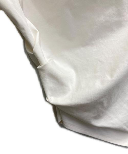 RIM.ARK（リムアーク）RIM.ARK (リムアーク) Asymmetry tuck cut tops ホワイト サイズ:Freeの古着・服飾アイテム