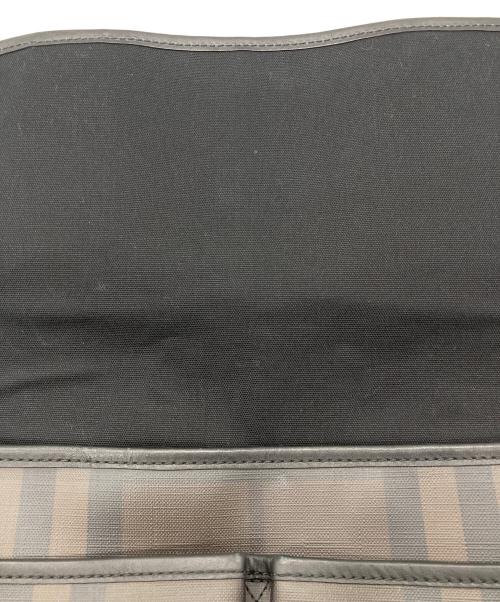 BURBERRY（バーバリー）BURBERRY (バーバリー) メッセンジャーバッグ ブラウンの古着・服飾アイテム