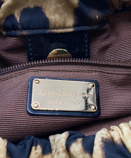 Salvatore Ferragamo（サルヴァトーレ フェラガモ）Salvatore Ferragamo (サルヴァトーレ フェラガモ) レオパード柄ハンドバック ブラウンの古着・服飾アイテム