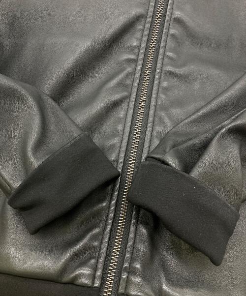 1piu1uguale3（ウノピュウノウグァーレトレ）1piu1uguale3 (ウノピュウノウグァーレトレ) ラムレザードッキングパーカー ブラック サイズ:Mの古着・服飾アイテム