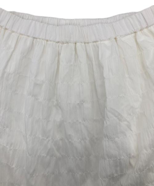 acka（エーシーケーエー）acka (エーシーケーエー) ロングスカート ホワイト サイズ:M 未使用品の古着・服飾アイテム