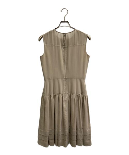 FOXEY NEWYORK（フォクシーニューヨーク）FOXEY NEWYORK (フォクシーニューヨーク) ノースリーブワンピース ベージュ サイズ:40の古着・服飾アイテム