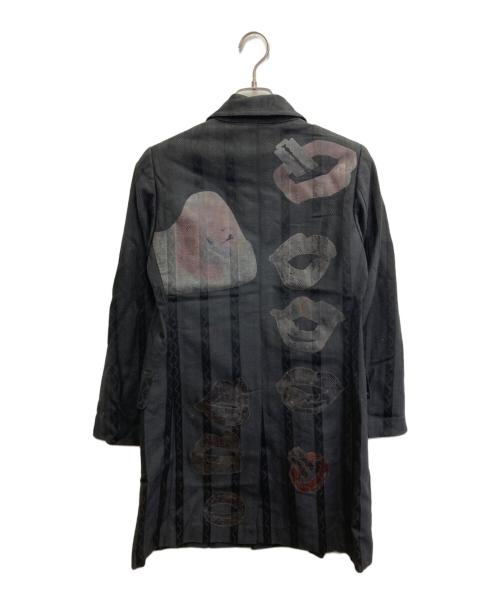 COMME des GARCONS（コムデギャルソン）COMME des GARCONS (コムデギャルソン) 00AW 肩空き バックプリントコート ブラック サイズ:Sの古着・服飾アイテム