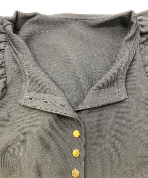 CADUNE（カデュネ）CADUNE (カデュネ) ペプラム ゴールドボタン トップス ブラック サイズ:38の古着・服飾アイテム