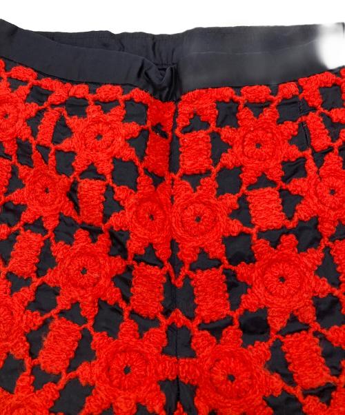 tricot COMME des GARCONS（トリココムデギャルソン）tricot COMME des GARCONS (トリココムデギャルソン) 総柄刺繍 パンツ【AD2001】 レッド サイズ:Mの古着・服飾アイテム