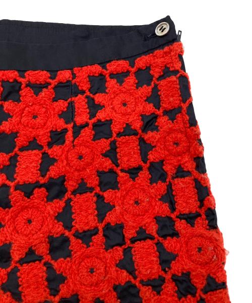 tricot COMME des GARCONS（トリココムデギャルソン）tricot COMME des GARCONS (トリココムデギャルソン) 総柄刺繍 パンツ【AD2001】 レッド サイズ:Mの古着・服飾アイテム