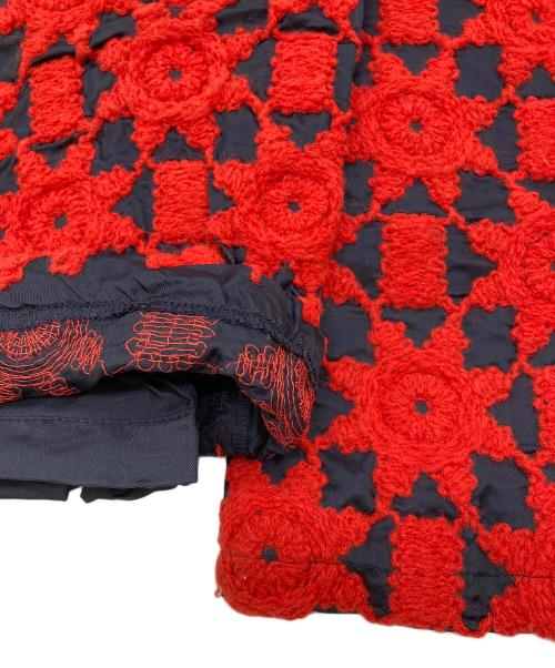 tricot COMME des GARCONS（トリココムデギャルソン）tricot COMME des GARCONS (トリココムデギャルソン) 総柄刺繍 パンツ【AD2001】 レッド サイズ:Mの古着・服飾アイテム