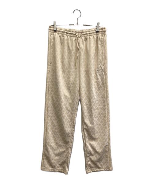 adidas（アディダス）adidas (アディダス) モノグラムトラックパンツ ベージュ サイズ:XL 未使用品の古着・服飾アイテム