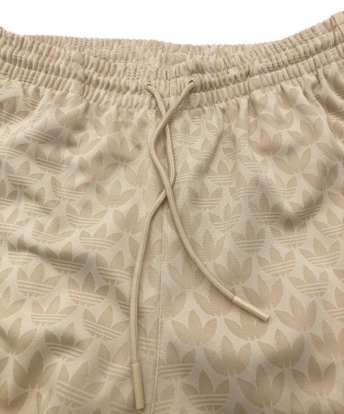 adidas（アディダス）adidas (アディダス) モノグラムトラックパンツ ベージュ サイズ:XL 未使用品の古着・服飾アイテム