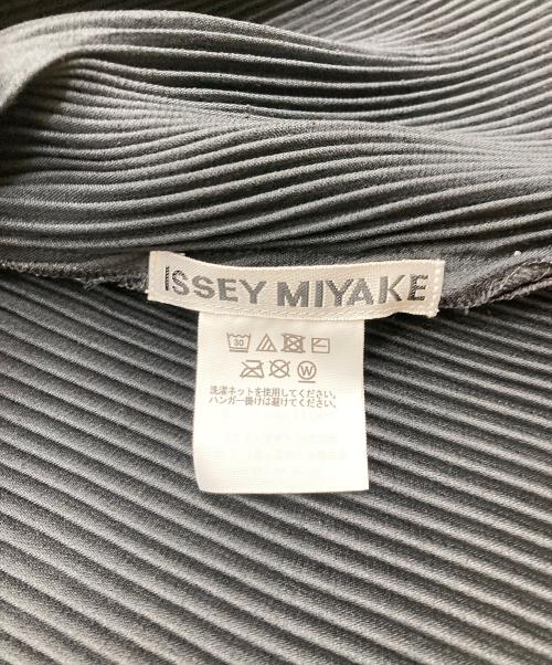 ISSEY MIYAKE（イッセイミヤケ）ISSEY MIYAKE (イッセイミヤケ) 23SS RIDGE PLEATS TOP ブラック サイズ:2の古着・服飾アイテム