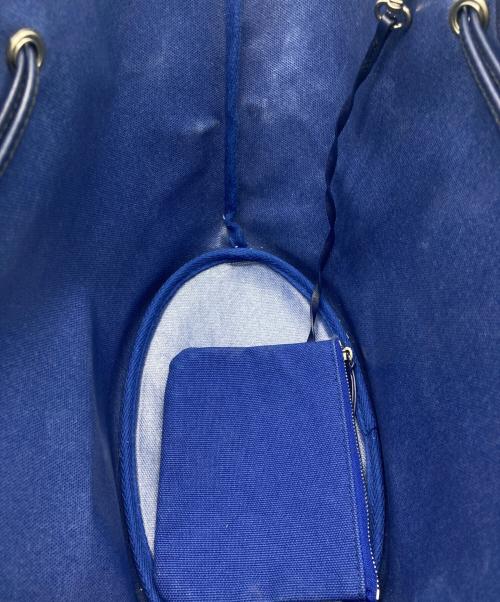TOUT Y EST（トゥティエ）TOUT Y EST (トゥティエ) SAC COQUILLE SMALL ブルーの古着・服飾アイテム