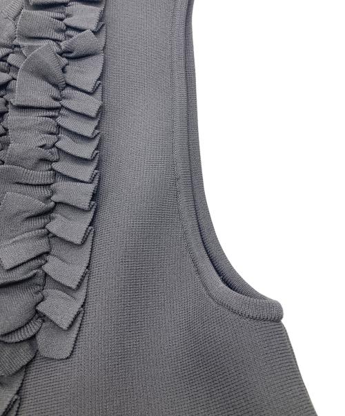 UNITED ARROWS TOKYO（ユナイテッドアローズトウキョウ）UNITED ARROWS TOKYO (ユナイテッドアローズトウキョウ) Pフリル ノースリーブ ワンピース グレー サイズ:FREEの古着・服飾アイテム