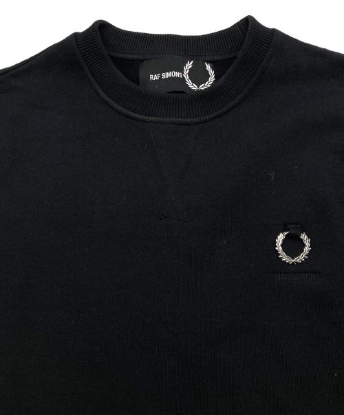 FRED PERRY（フレッドペリー）FRED PERRY (フレッドペリー) RAF SIMONS (ラフシモンズ) クルーネックスウェット ブラック サイズ:Sの古着・服飾アイテム
