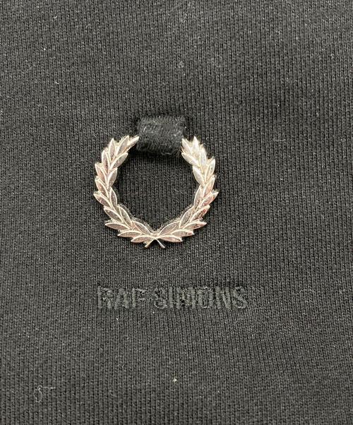 FRED PERRY（フレッドペリー）FRED PERRY (フレッドペリー) RAF SIMONS (ラフシモンズ) クルーネックスウェット ブラック サイズ:Sの古着・服飾アイテム