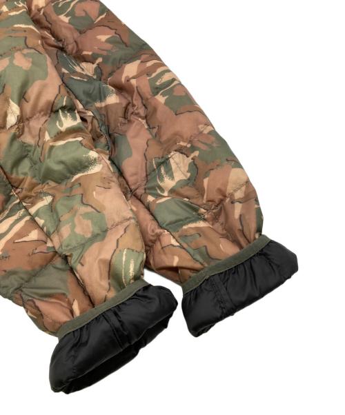 GRAMICCI（グラミチ）GRAMICCI (グラミチ) TAION (タイオン) クルーネック ダウンジャケット ブラウン×グリーン サイズ:ASIA Lの古着・服飾アイテム