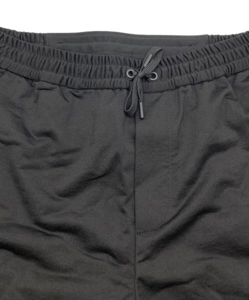 H.I.P. by SOLIDO（エイチアイピーバイソリード）H.I.P. by SOLIDO (エイチアイピーバイソリード) ナイロン 裏毛 シャーリング ショートパンツ ブラック サイズ:04の古着・服飾アイテム
