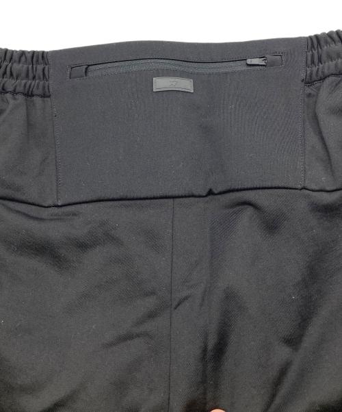 H.I.P. by SOLIDO（エイチアイピーバイソリード）H.I.P. by SOLIDO (エイチアイピーバイソリード) ナイロン 裏毛 シャーリング ショートパンツ ブラック サイズ:04の古着・服飾アイテム