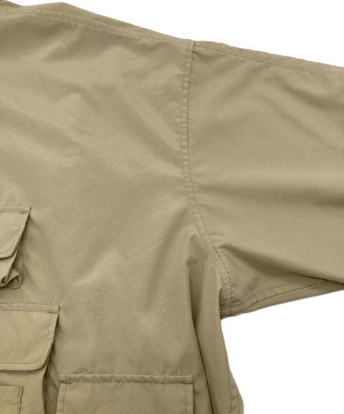 DAIWA PIER39（ダイワ ピア39）DAIWA PIER39 (ダイワ ピア39) Bshop (ビショップ) 別注 スタンドカラーショートスリーブシャツ ベージュ サイズ:Mの古着・服飾アイテム