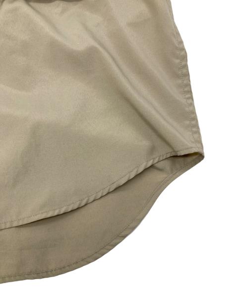 DAIWA PIER39（ダイワ ピア39）DAIWA PIER39 (ダイワ ピア39) Bshop (ビショップ) 別注 スタンドカラーショートスリーブシャツ ベージュ サイズ:Mの古着・服飾アイテム