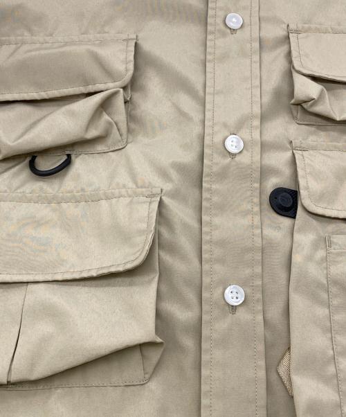 DAIWA PIER39（ダイワ ピア39）DAIWA PIER39 (ダイワ ピア39) Bshop (ビショップ) 別注 スタンドカラーショートスリーブシャツ ベージュ サイズ:Mの古着・服飾アイテム