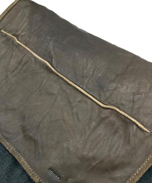 MIHARA YASUHIRO（ミハラヤスヒロ）MIHARA YASUHIRO (ミハラヤスヒロ) アーカイブ マフラードッキングメッセンジャーバッグ ブラウンの古着・服飾アイテム