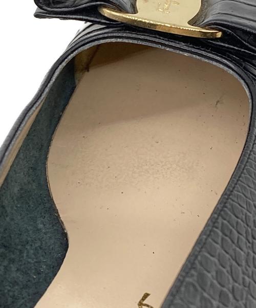 Salvatore Ferragamo（サルヴァトーレ フェラガモ）Salvatore Ferragamo (サルヴァトーレ フェラガモ) 型押しパンプス ブラック サイズ:5.5Cの古着・服飾アイテム