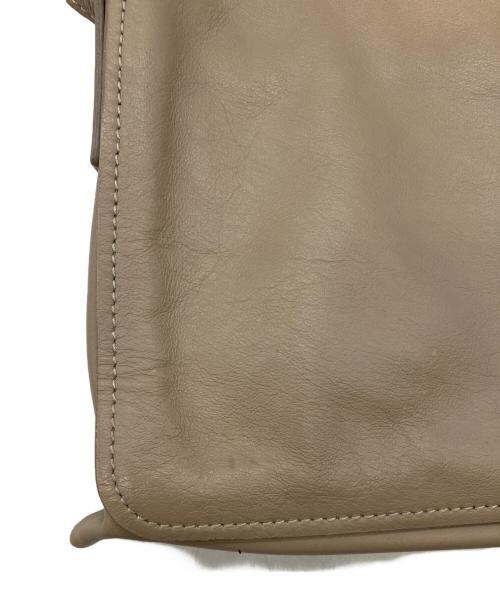 IACUCCI（イアクッチ）IACUCCI (イアクッチ) ショルダーバッグ ベージュの古着・服飾アイテム