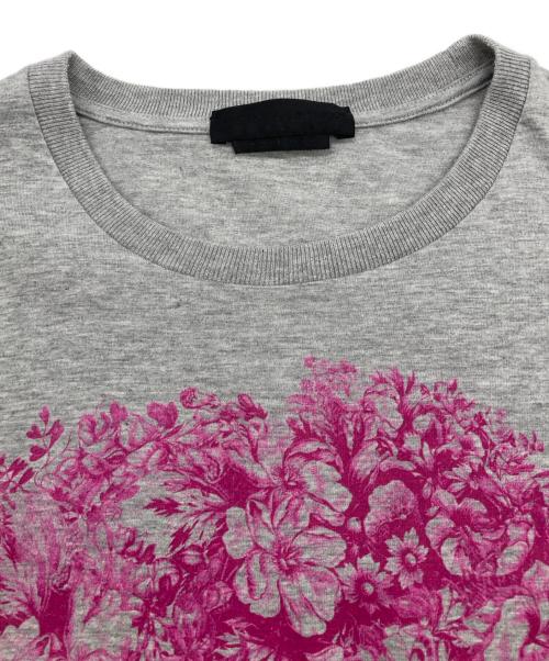 ALEXANDER McQUEEN（アレキサンダーマックイーン）ALEXANDER McQUEEN (アレキサンダーマックイーン) フラワースカルTシャツ グレー サイズ:Mの古着・服飾アイテム