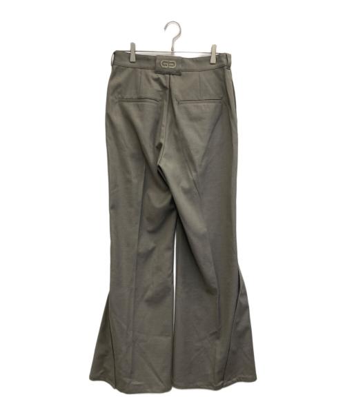 GOAT ESSENCE（ゴートエッセンス）GOAT ESSENCE (ゴートエッセンス) TUCK FLARE PANTS グレー サイズ:2の古着・服飾アイテム