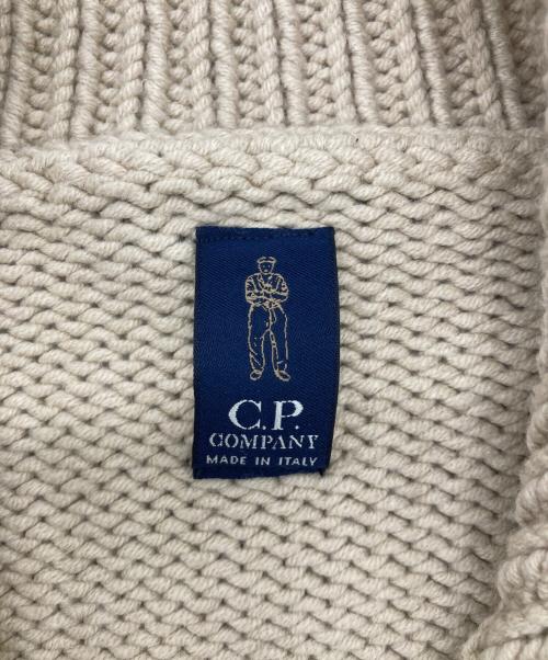 C.P COMPANY（シーピーカンパニー）C.P COMPANY (シーピーカンパニー) C.P ロゴ ドライバーズニット ベージュ サイズ:12/152（実寸サイズ参照）の古着・服飾アイテム
