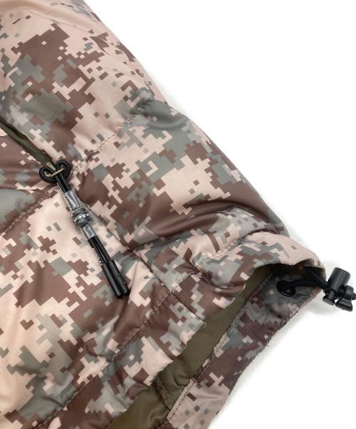 WIND AND SEA（ウィンダンシー）WIND AND SEA (ウィンダンシー) TAION (タイオン) 25FW CAMO HOODED DOWN グリーン×ブラウン サイズ:Lの古着・服飾アイテム