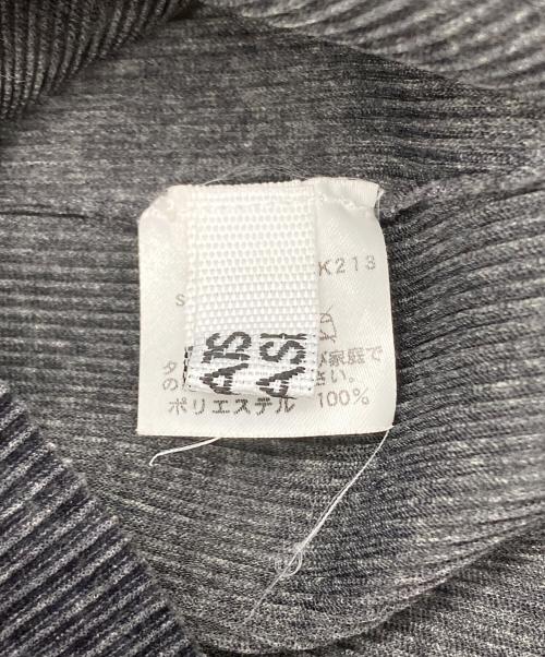 PLEATS PLEASE（プリーツプリーズ）PLEATS PLEASE (プリーツプリーズ) 細プリーツ ボトルネック フレンチスリーブ カットソー グレー サイズ:3の古着・服飾アイテム