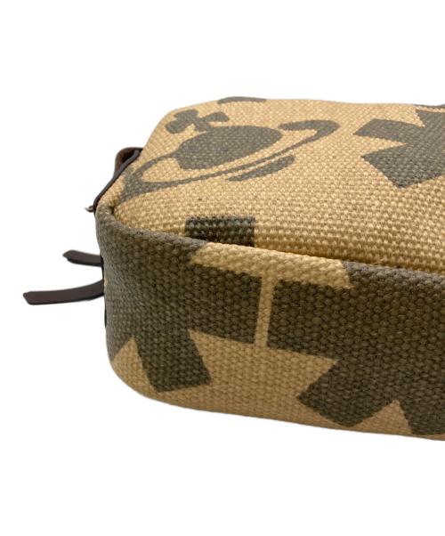 Vivienne Westwood（ヴィヴィアンウエストウッド）Vivienne Westwood (ヴィヴィアンウエストウッド) オーブショルダーバッグ ベージュの古着・服飾アイテム