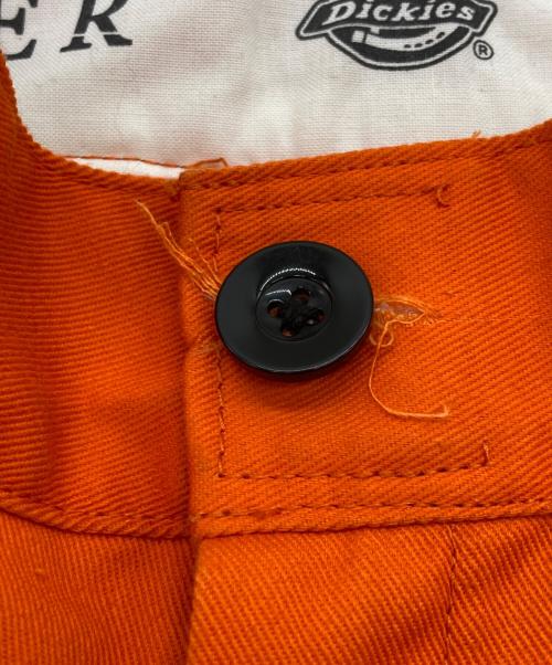 Dickies（ディッキーズ）Dickies (ディッキーズ) Casper John AIVER (キャスパージョンアイバー) リベットダブルニーパンツ オレンジ サイズ:Mの古着・服飾アイテム